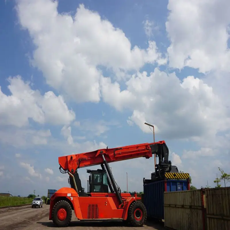 RSH4527 Container Reach Stacker 45000Kg Container Handler Work At The Port Container Crane For Sale