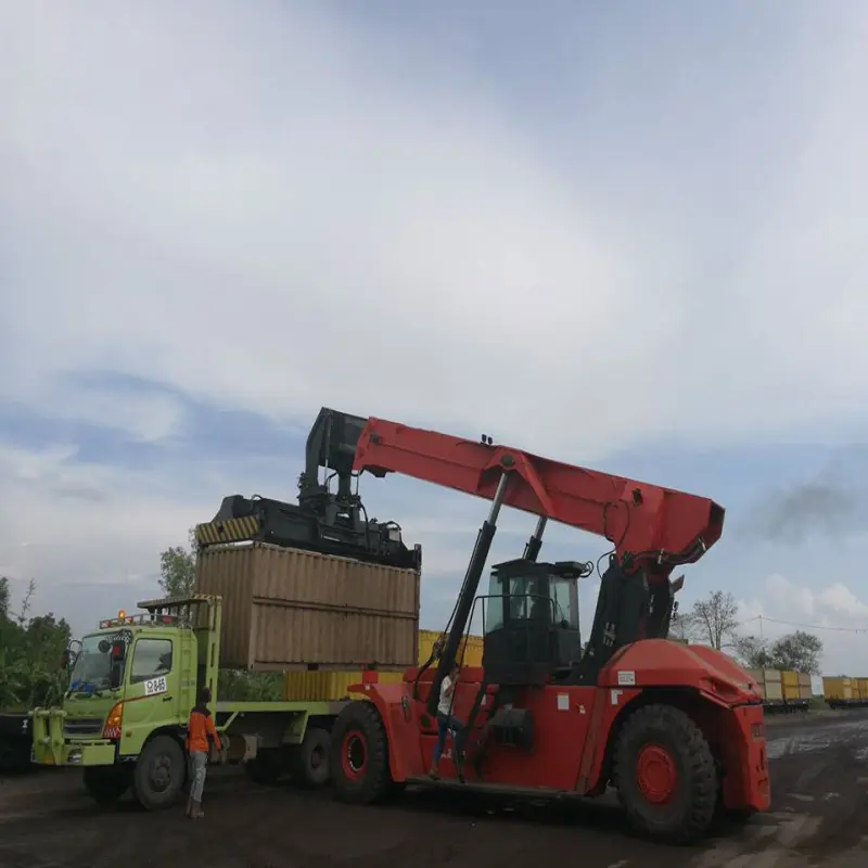 RSH4527 Container Reach Stacker 45000Kg Container Handler Work At The Port Container Crane For Sale