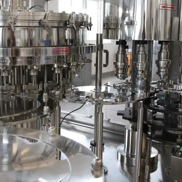 Carbonated beverage small bottling machine