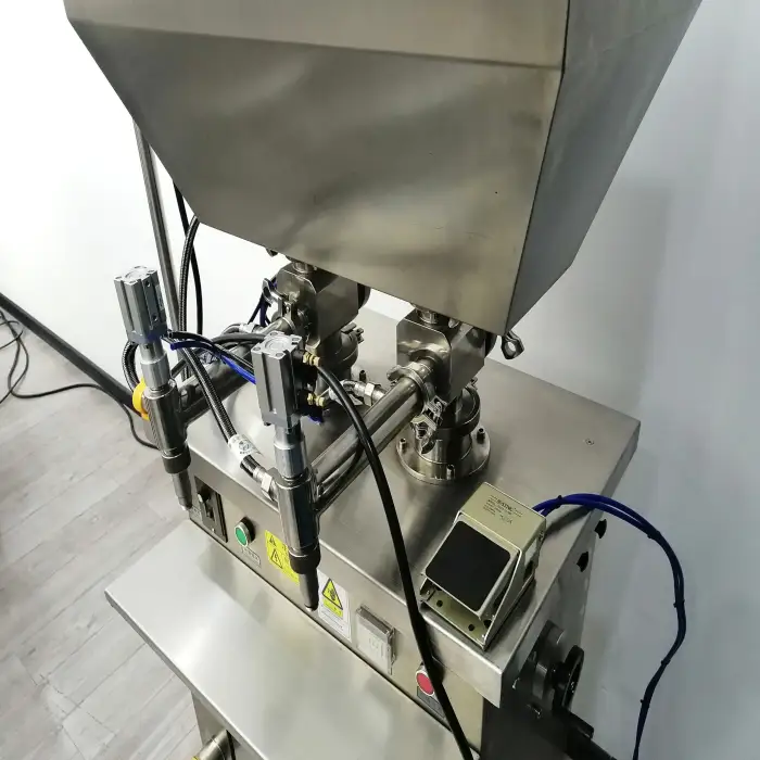 Two Head Vertical Semi-automatic Paste Cream Jelly Filling Machine For Honey Filling Thick Sauce jam ketchup Filling