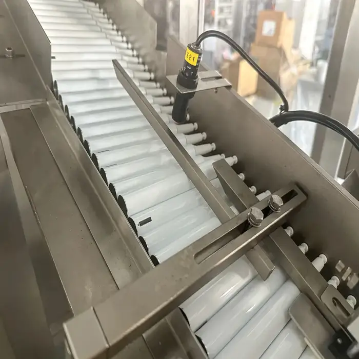 compact design laminated tube filling sealing machine