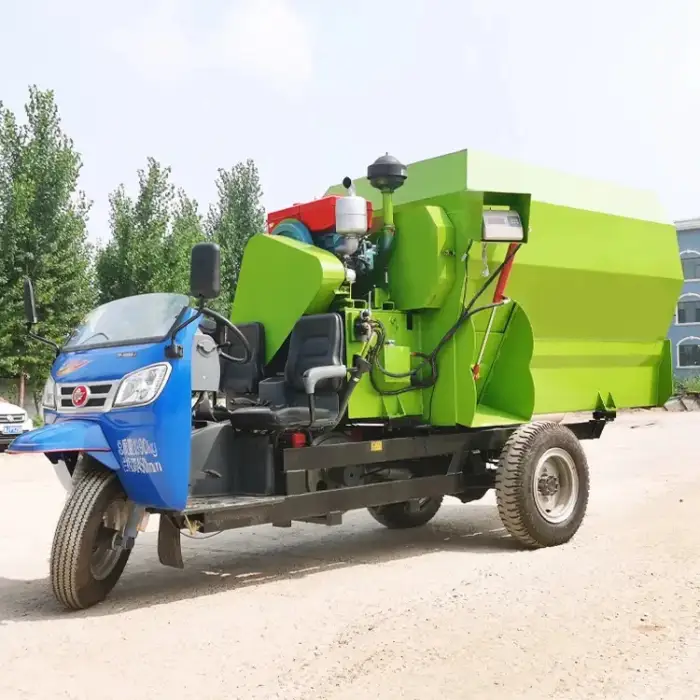 Self-propelled Cattle Feed Mixer Dairy Farm Equipment TMR