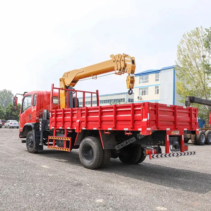 6 ton small crane truck with cargo box