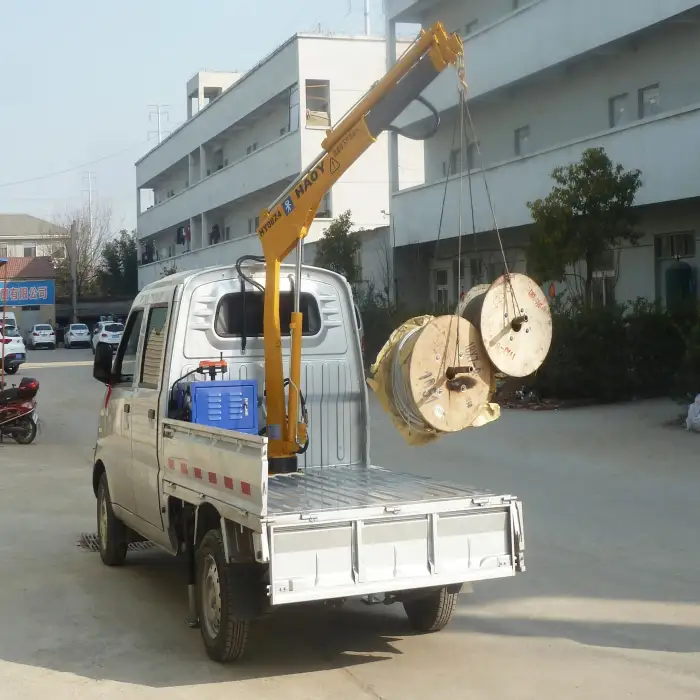 800kg Car Lifting crane mounted truck folding boom truck crane