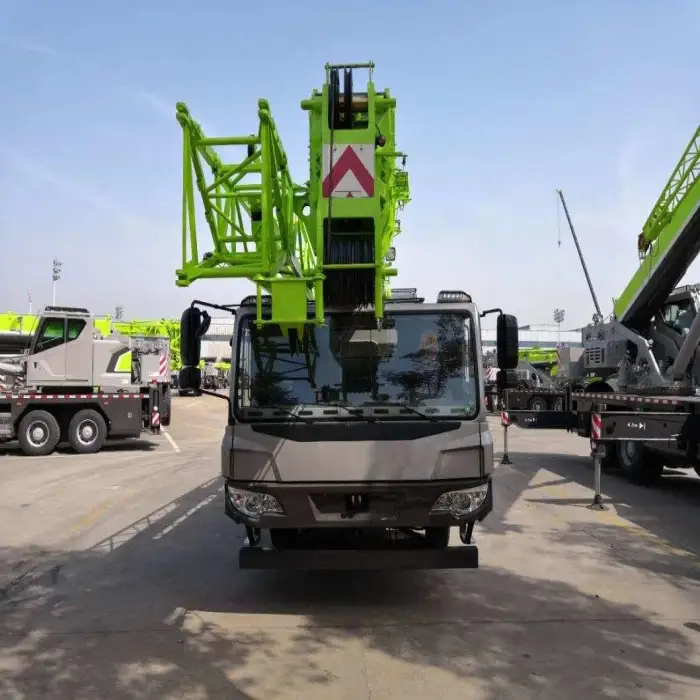 Zoomlion 30 Ton Four-boom Mobile Crane Truck crane ZTC300V462