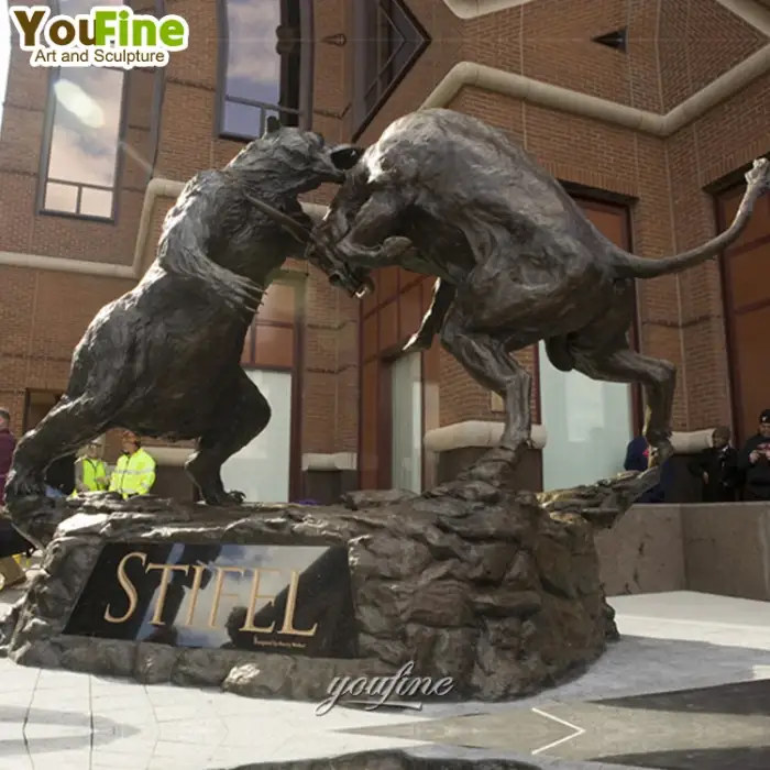 Famous Giant Animal Sculpture Bronze Bear And Bull Statue For Decoration