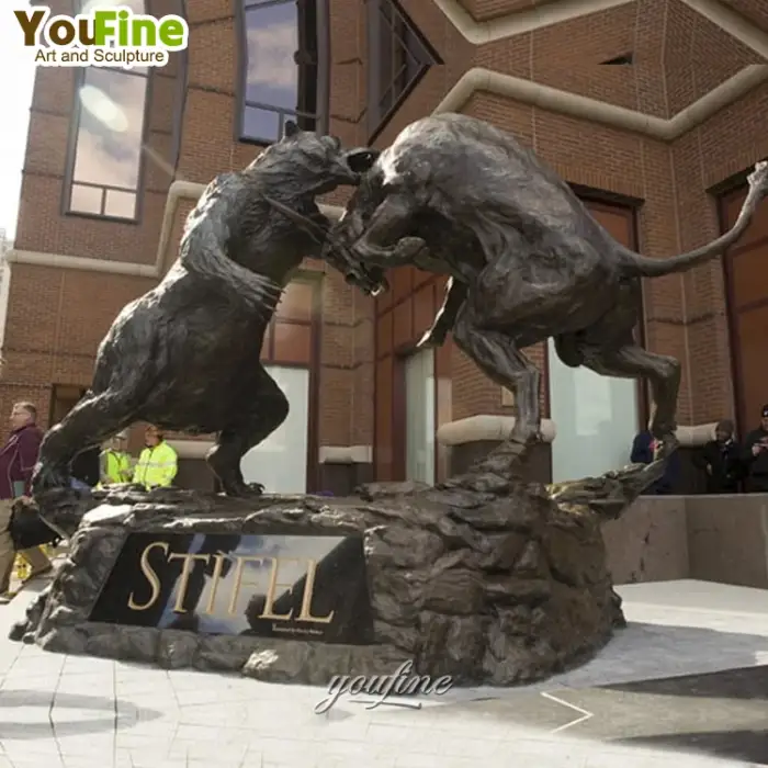 Famous Giant Animal Sculpture Bronze Bear And Bull Statue For Decoration