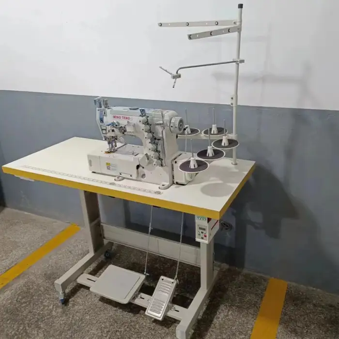 Mingteng Four Needle Six Thread Industrial Flat Sewing Machine