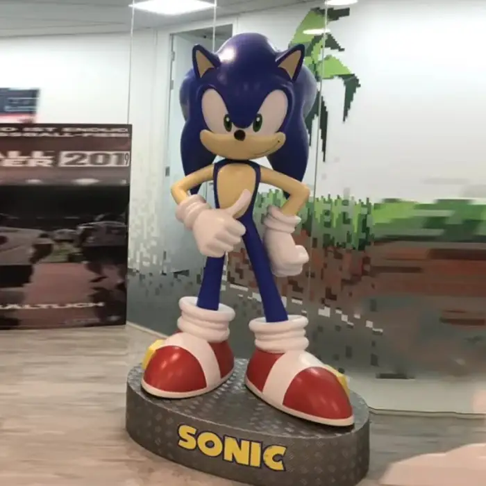 Custom Cartoon Figure Statue Life Size Sonic Statue Resin Blue Hedgehog Sonic Sculpture For Decoration