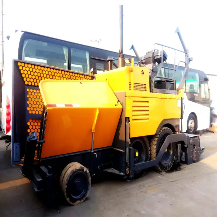 RP453L Asphalt Concrete Paver With Hydraulically Telescopic Screed 240t per Hr Road Construction Machinery