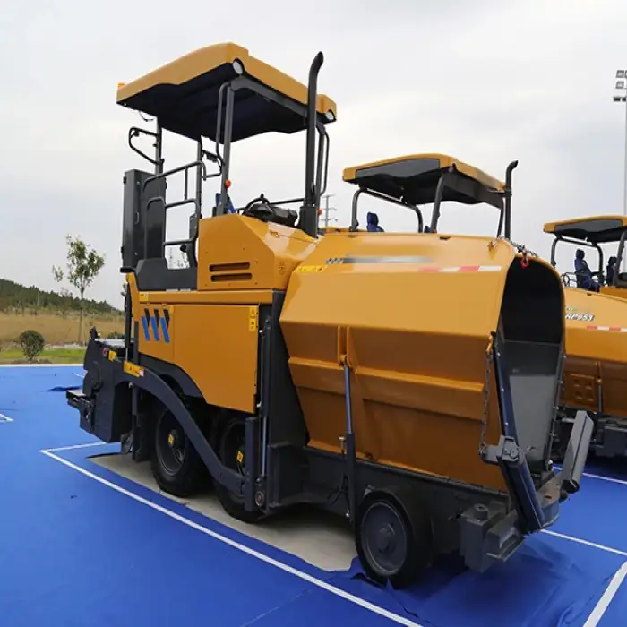 RP453L Asphalt Concrete Paver With Hydraulically Telescopic Screed 240t per Hr Road Construction Machinery