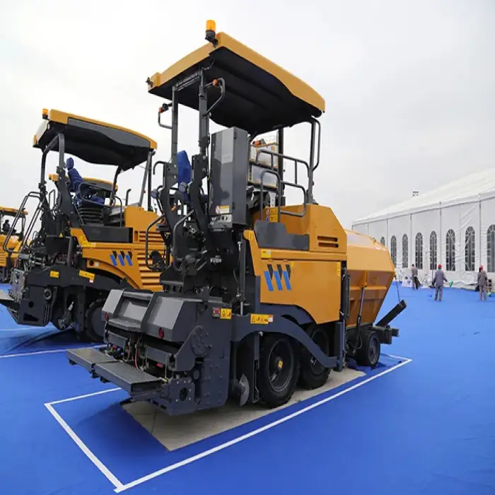 RP453L Asphalt Concrete Paver With Hydraulically Telescopic Screed 240t per Hr Road Construction Machinery