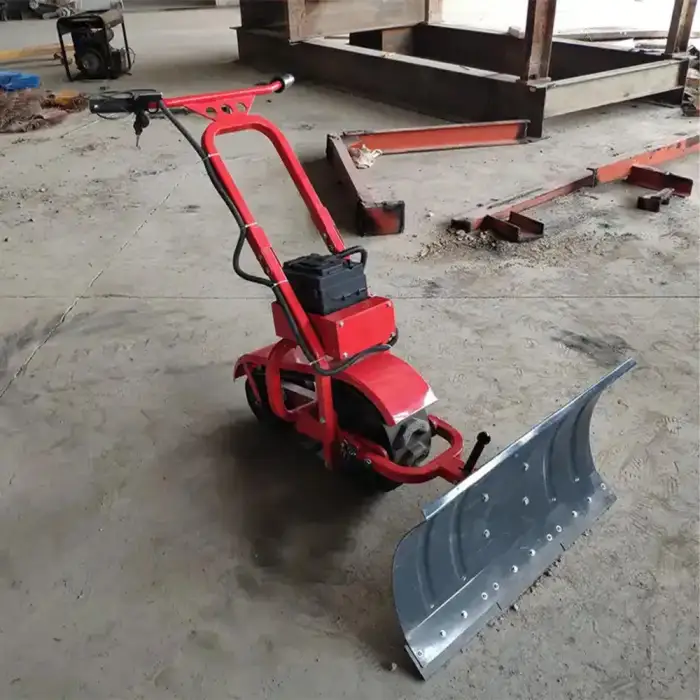 Tracked anti-skid snow removal machine snow shovel