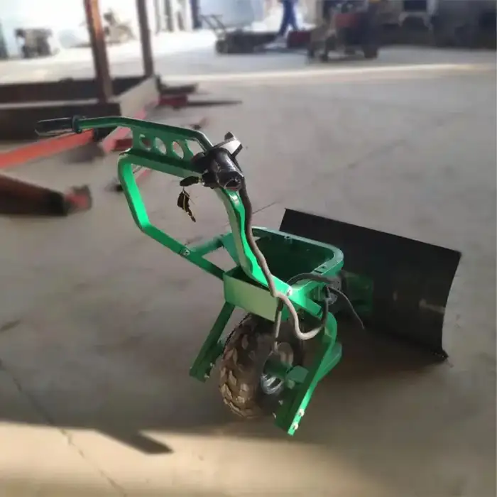 Tracked anti-skid snow removal machine snow shovel