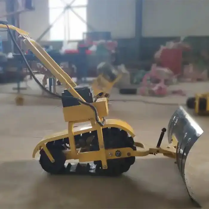 Tracked anti-skid snow removal machine snow shovel