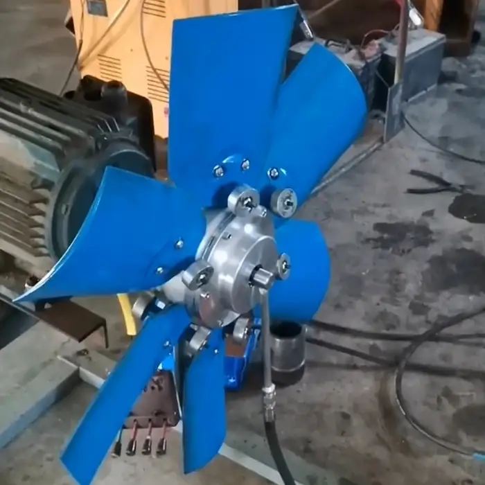 Hydraulic reversible fans for cleaning radiators for Tractor Loader