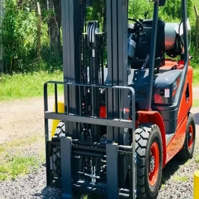 Logistics Machinery Lonking 2.5 Ton 3 Ton Diesel forklift FD25T LG25DT with paper clamp