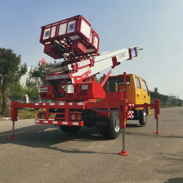 32m ladder truck with telescopic arm is easy to operate, used for orchard picking, building rescue and moving