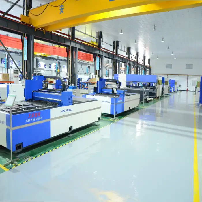 Hans Laser 1500W 2000W 3000W laser metal cutting machine can cut carbon steel and steel plates of different thicknesses.