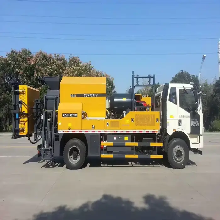 Road Repair Vehicle XLY105T Multifunctional Pavement Maintenance Vehicle