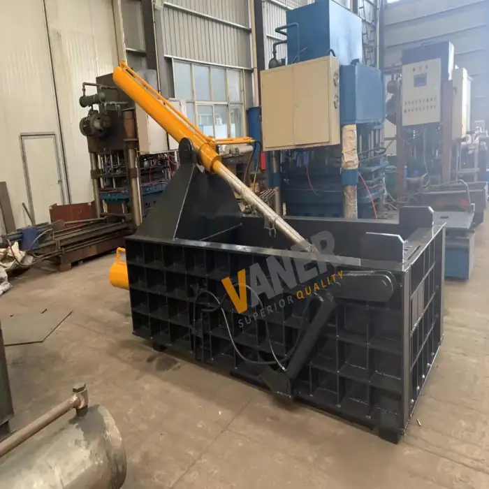 Aluminium scrap baling machine