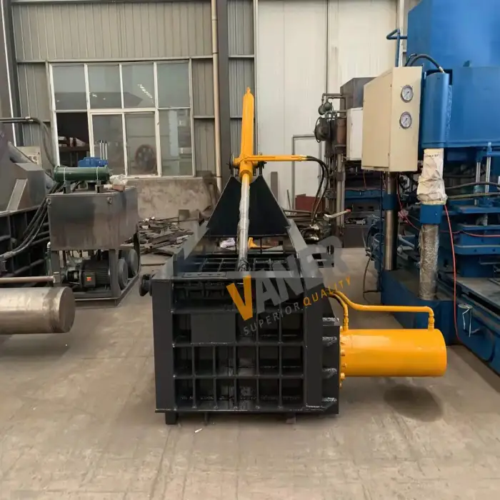 Aluminium scrap baling machine