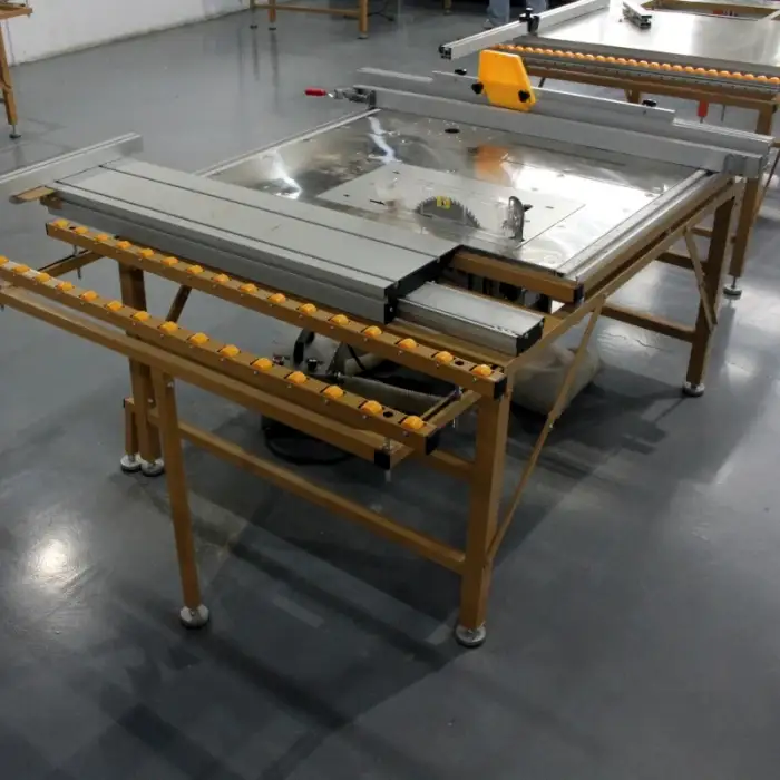 Sliding table saw wood cutting panel saw machine