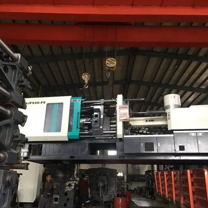 530 Ton Plastic Injection Molding Machine for Car Lamp Production and Manufacturing