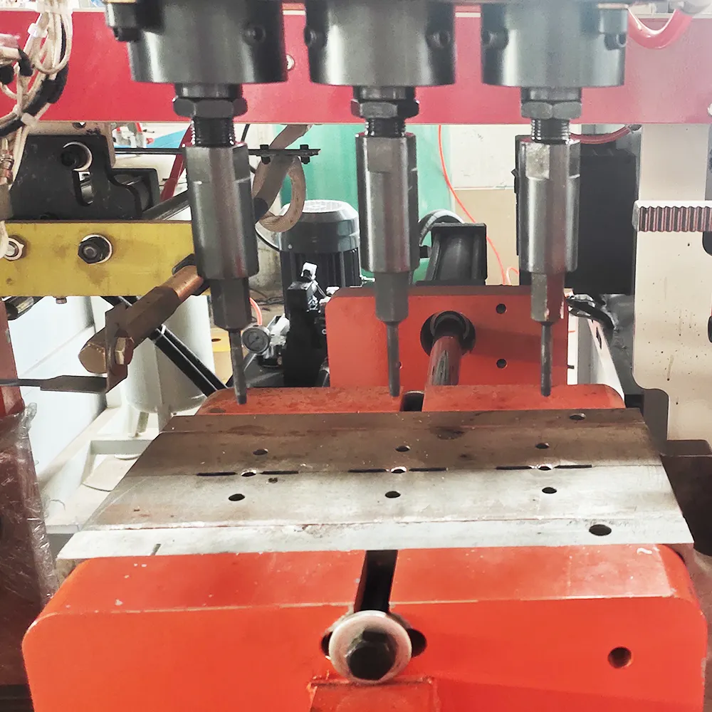 Plastic Bottle Molding Machine For Efficient Production