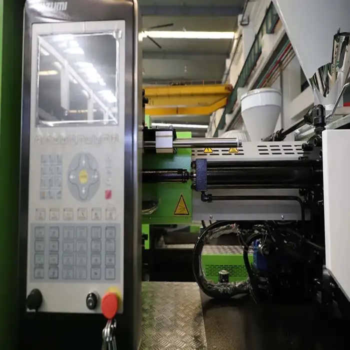 60 Ton Injection Molding Machine for Phone Covers - YIZUMI Silicone Case Production