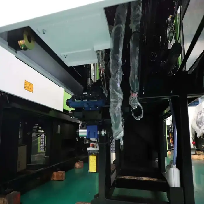 60 Ton Injection Molding Machine for Phone Covers - YIZUMI Silicone Case Production