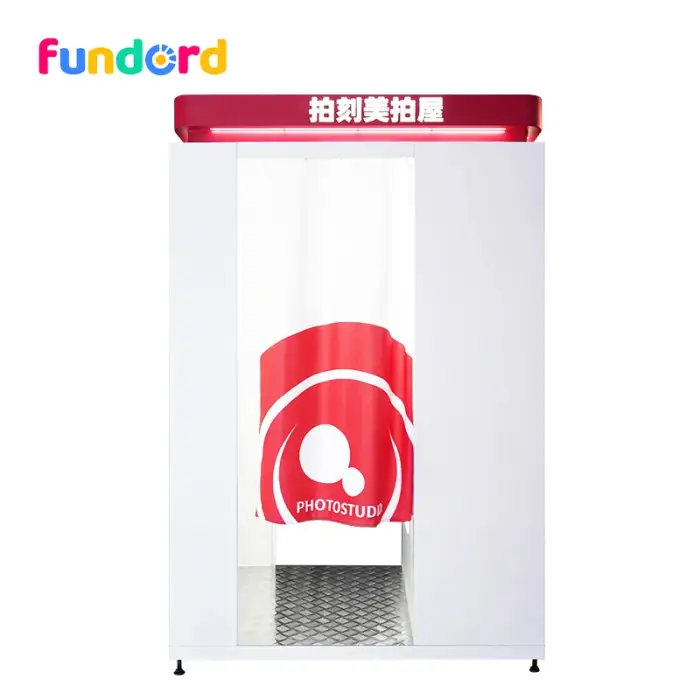 Fundord Vending Photo Booth Machine - Photographer with Photo Stickers