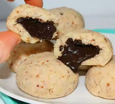 Automatic Chocolate Filled Cookies Making Machine