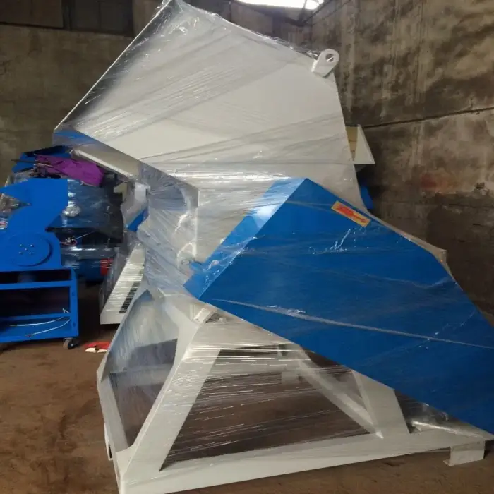 High Quality Waste Plastics Crushing Recycling Machine Plant For Plastic Film Bottle