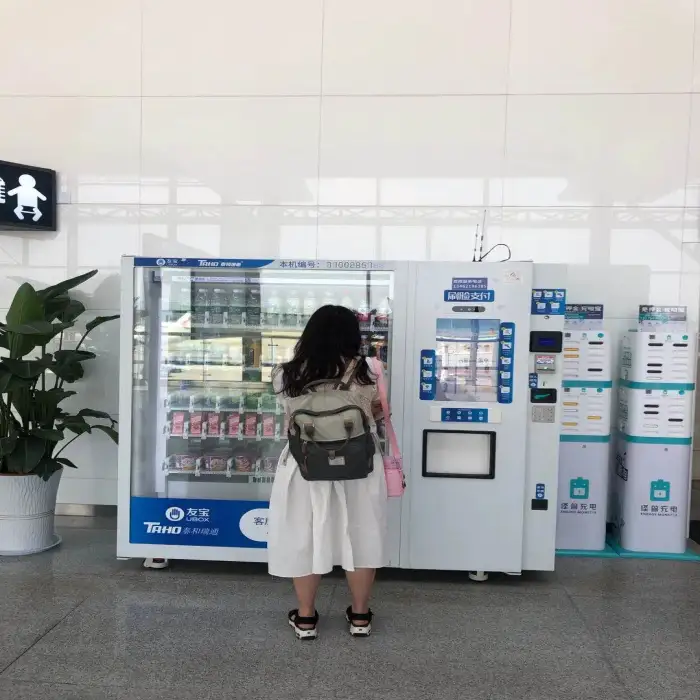 Smart Customizable Robot Arm SDK Refrigerated Gift Vending Machine With Visible Window