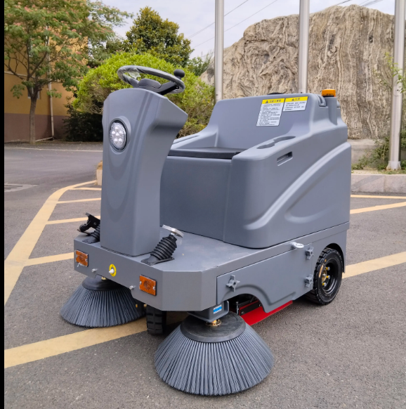 Electric Rotary Broom Robot Ride On Road Water Electric Sweeper Truck Electric Sweeper