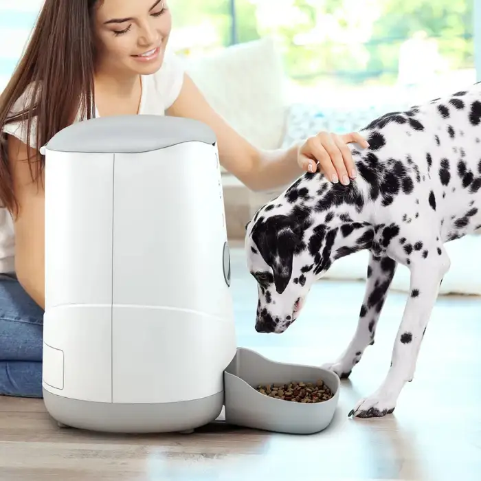 3.7L Modern Smart Pet Accessories Supplies  Wireless Control Manual & Remote Feeding Support Alexa and Google Assistant