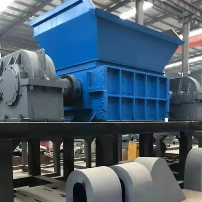 Waste plastic crushing machine