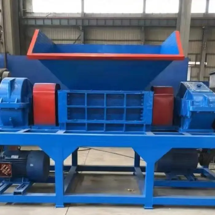 Waste plastic crushing machine