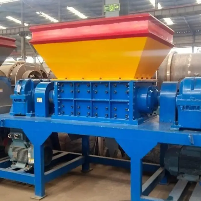 Waste plastic crushing machine