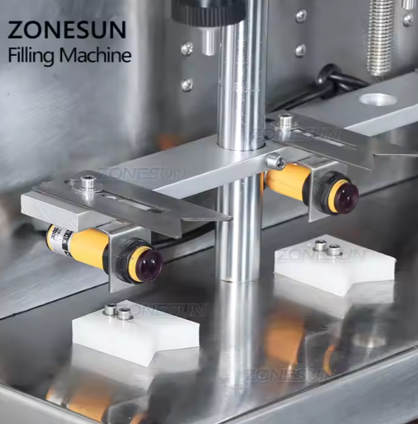 ZONESUN ZS-YTZL500 Desktop 4 Nozzles Small Dropper Eau De Cologne Mosquito Beverage Perfume Liquid Vacuum Filling Machine