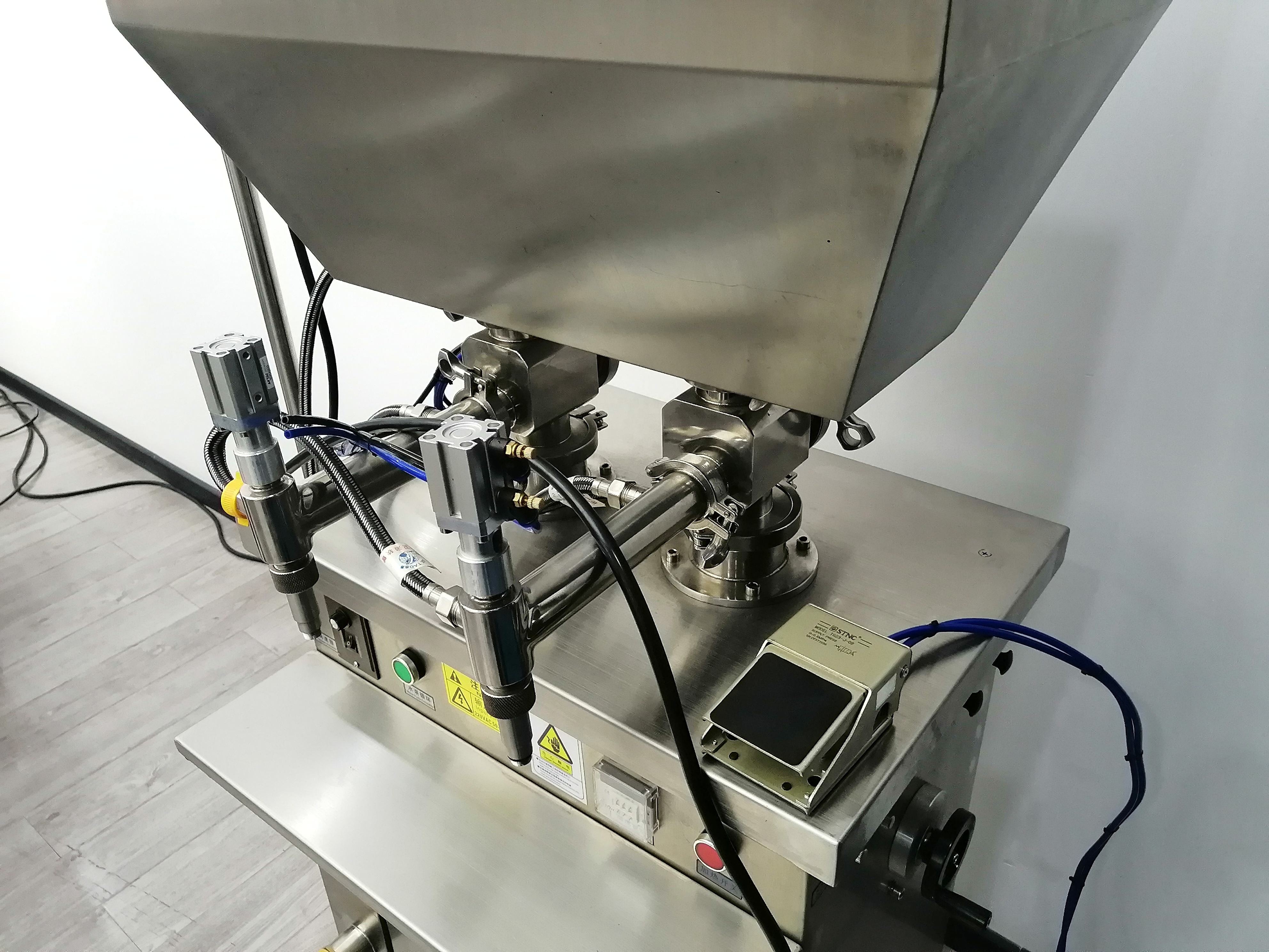 Two Head Vertical Semi-automatic Paste Cream Jelly Filling Machine For Honey Filling Thick Sauce jam ketchup Filling