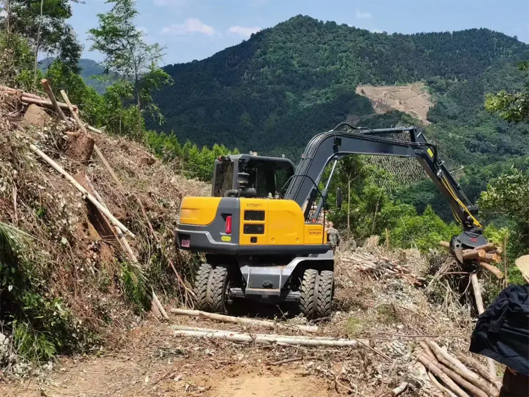 Wheel Excavator – Efficient Log Handling Equipment