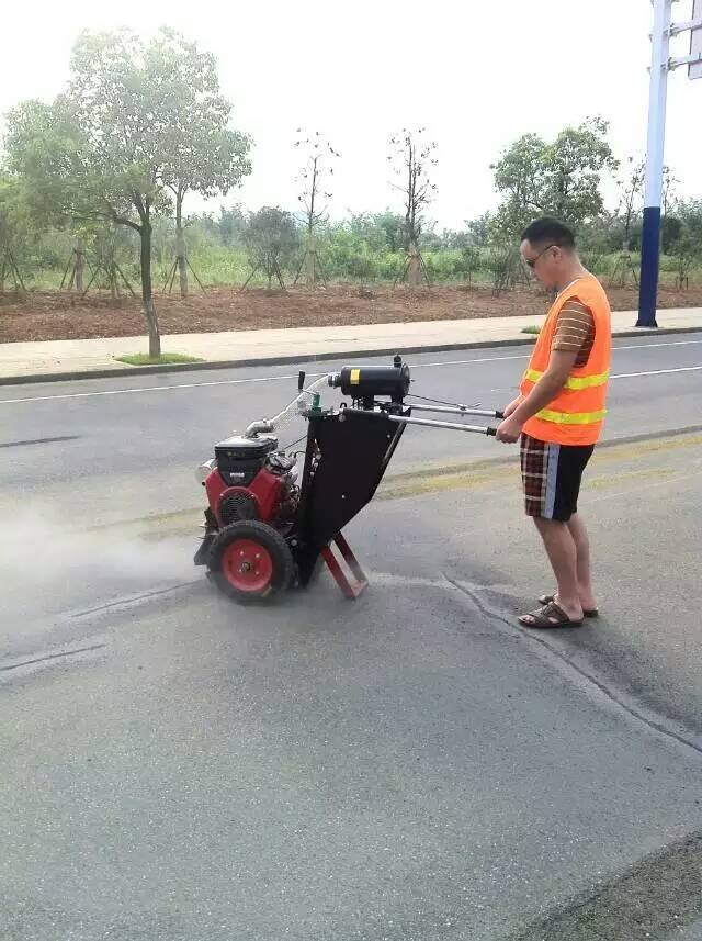 Road construction machines for Crack repairing