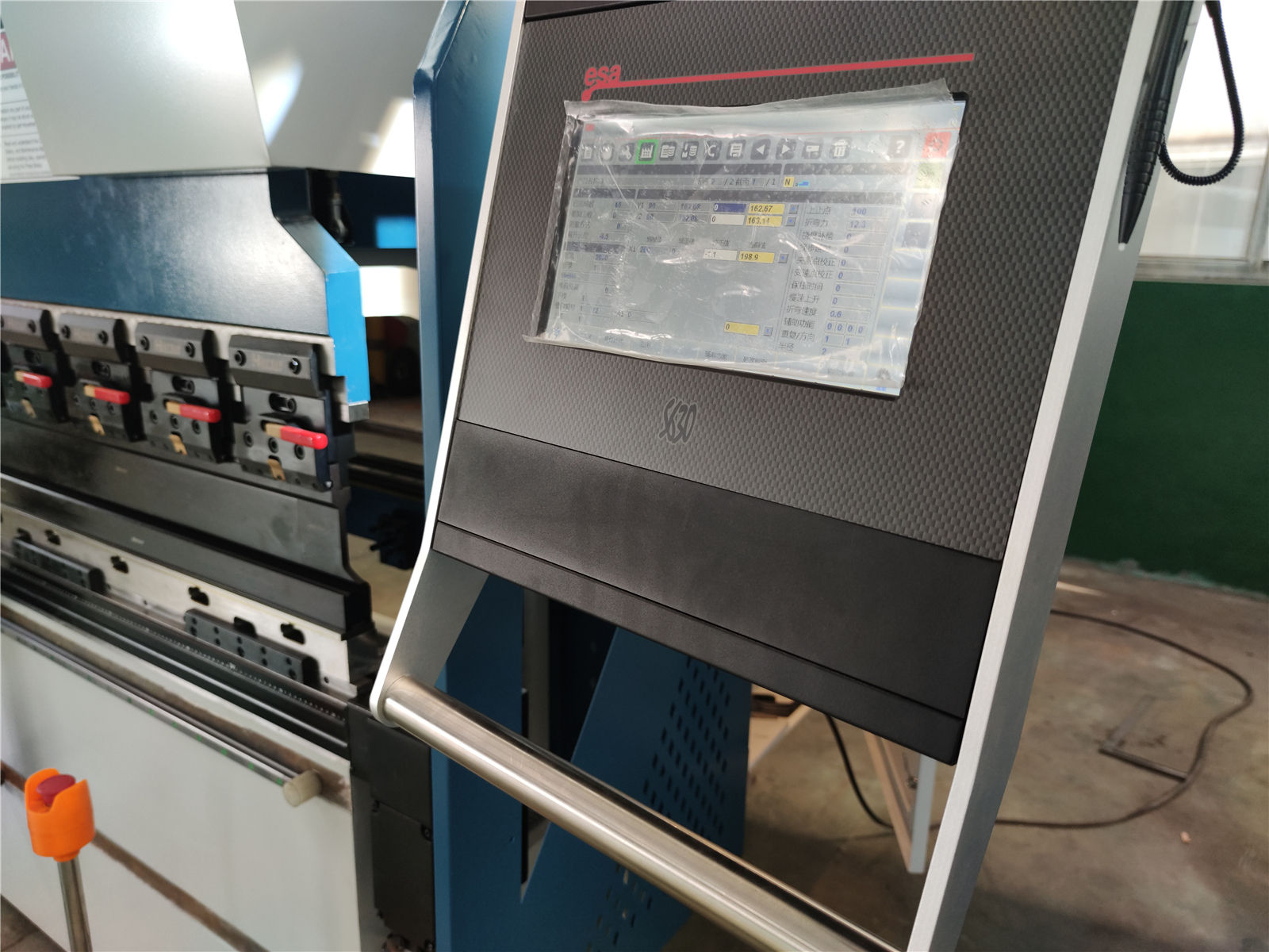 6 Axis Amada CNC Press Brake Bending Machine with Tooling.