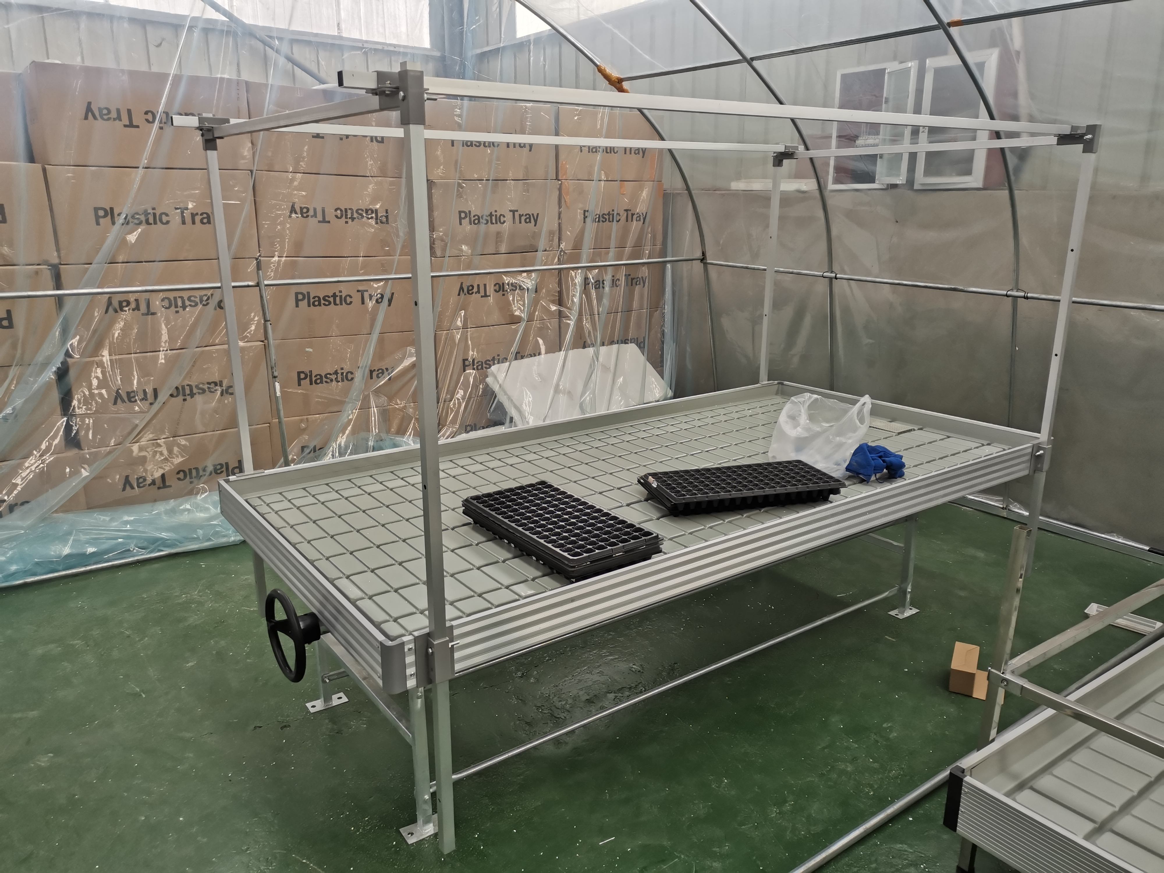 Automatic and easy growing system hydroponic seeding system with LED lamps