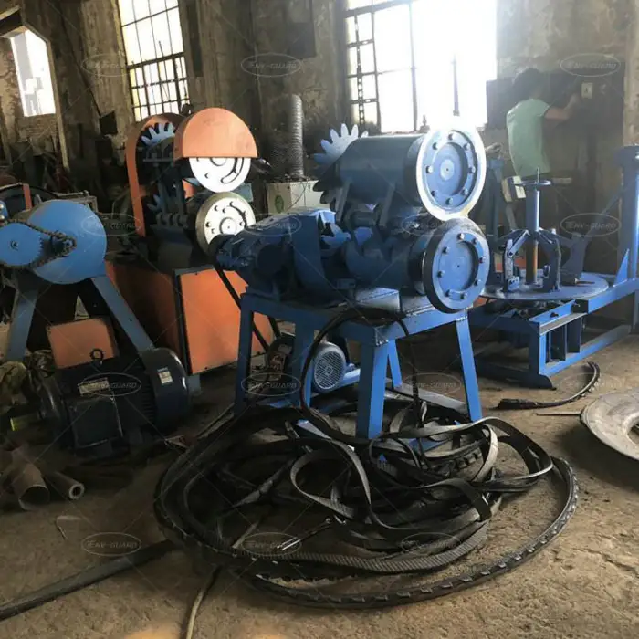 Waste Rubber Tyre Recycling Tire Rubber Strip Cutting Machine