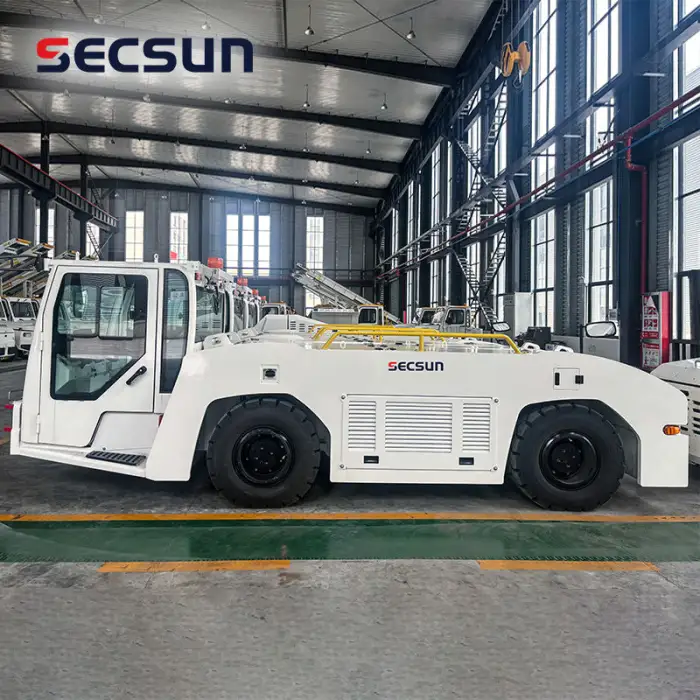 Large Airport Equipment 12Ton 120KN Lead Acid Battery Electric Airport Baggage Towing Tractor