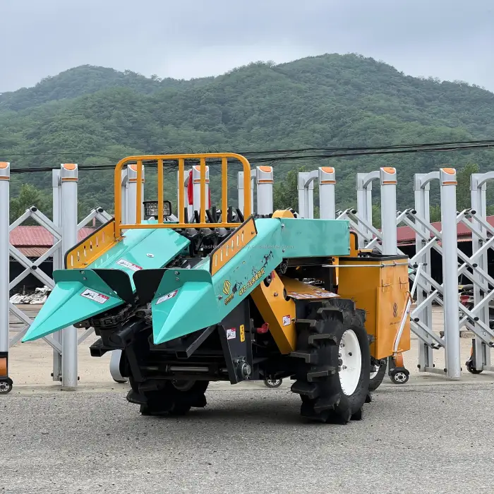 Self-propelled Corn Harvester Maize Harvesting Machine