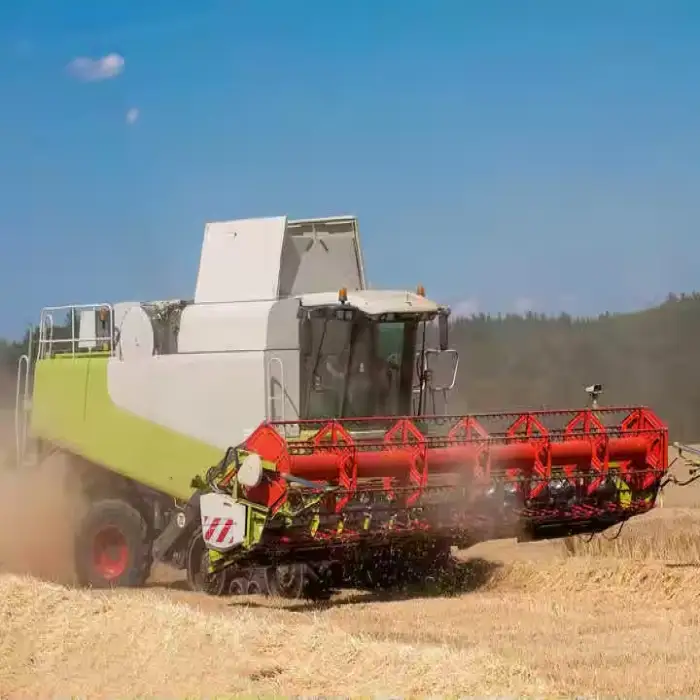 GF28 Self-Propelled Combine Harvester , High-Performance Harvesting With 4200mm Width